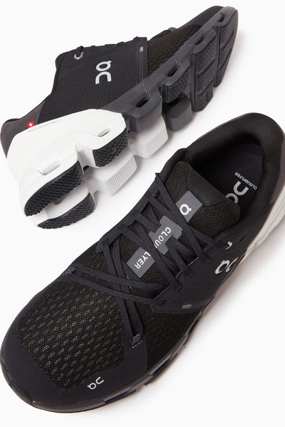 ON Cloudflyer ‘Black/White’ 🖤